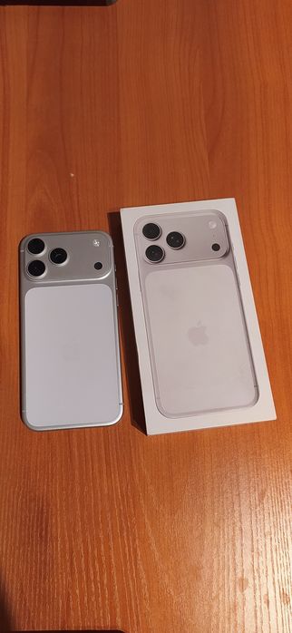 iPhone 17 Pro Max Silver 512gb(e-sim) сотилади.