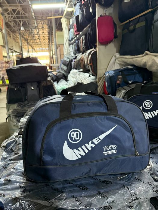 Turli xildagi sumkalar rassiya uchun sport va turli yoʻldagi sumkalar