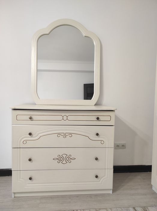 Продам зеркало в раме