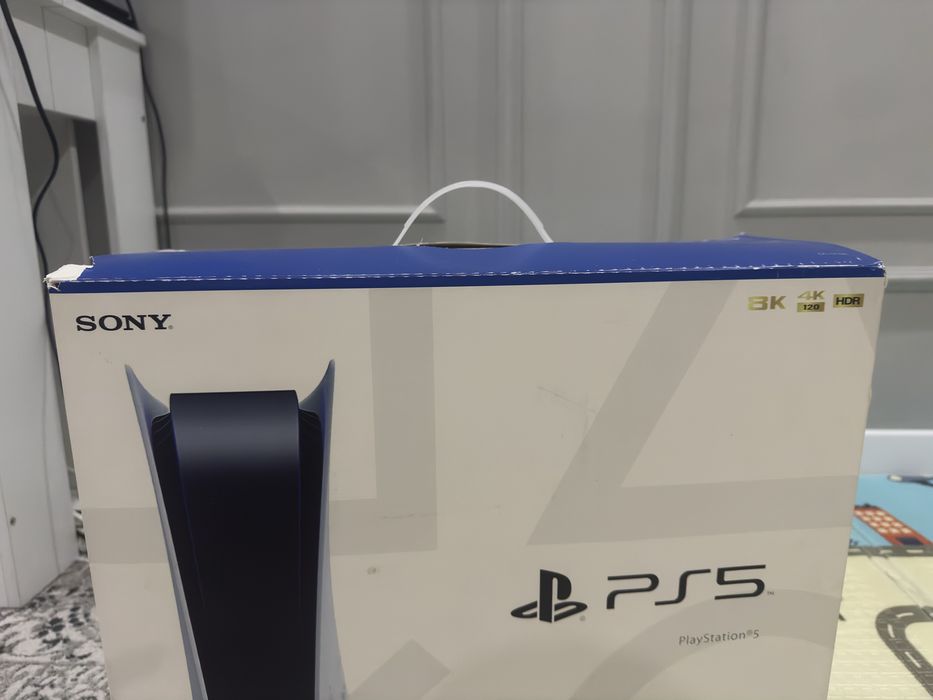 Продам плестейшн 5 + джостик и игры