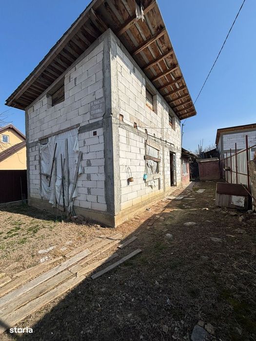 De vanzare casa noua in Roman,P+M, nefinalizata 50.000 euro negociabil