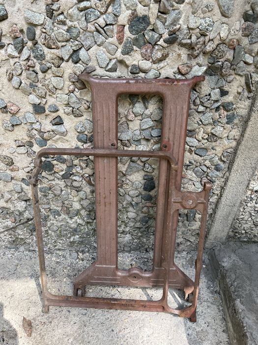 Конструкция от швейной машинки.