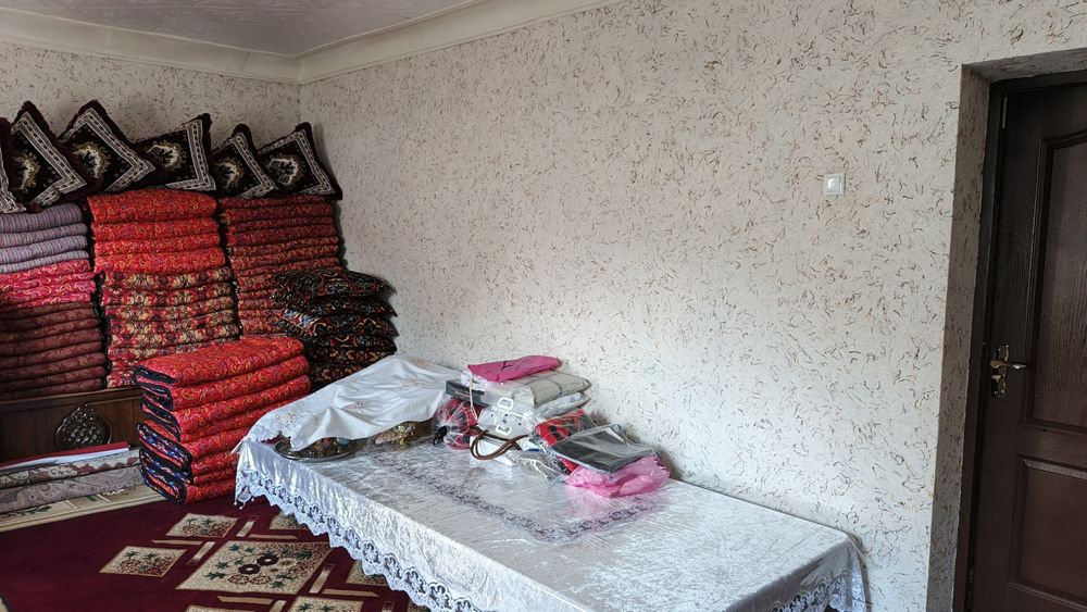 Xovli uy sotladi 6 xona eski 6 xona yengi uy 9 sotix