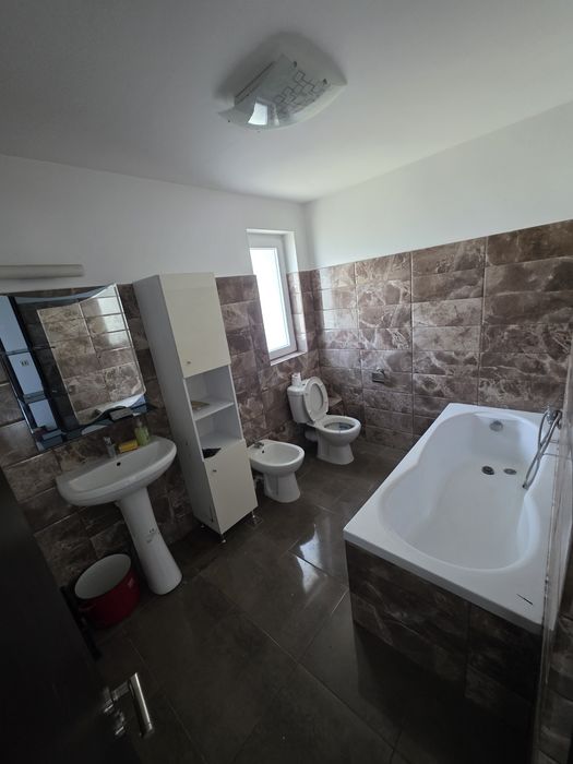 Casă tip duplex de vânzare cu grădină pentru relaxare – Breazu, Rediu, Iași
