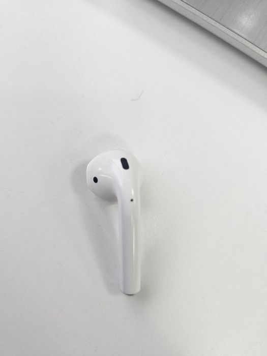 Левый наушники Apple Airpods 2