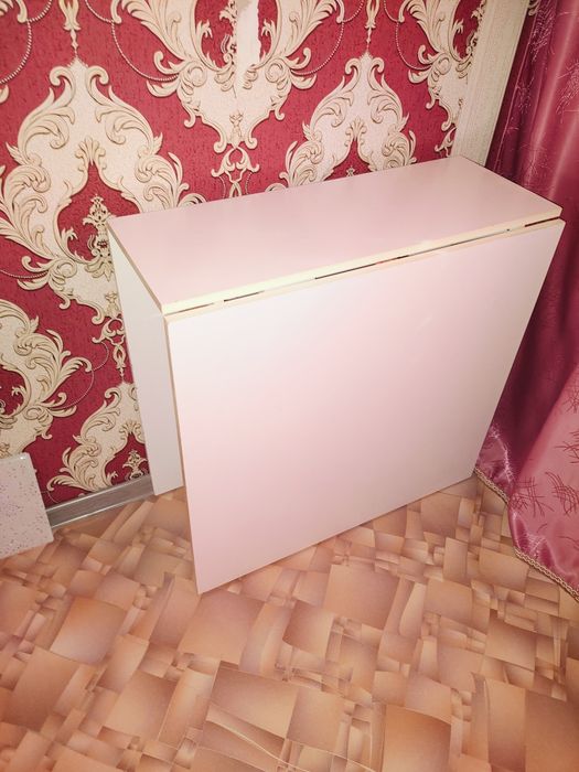 Продам стол книжку