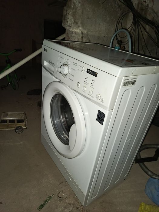 Kir yuvish mashinkasi sotiladi. Xolati alo darajada usta kurmagan.