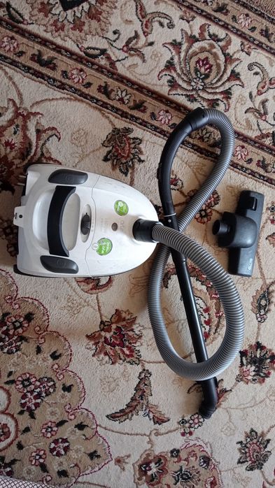 Продам пылесос artel