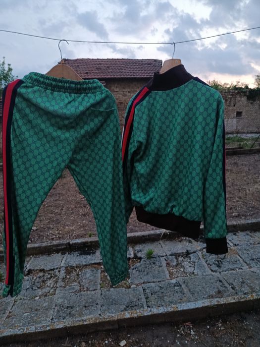 Мъжки спортен комплект GUCCI  S размер 175  см доставка еконт тел:0877596665 носен е два пъти.