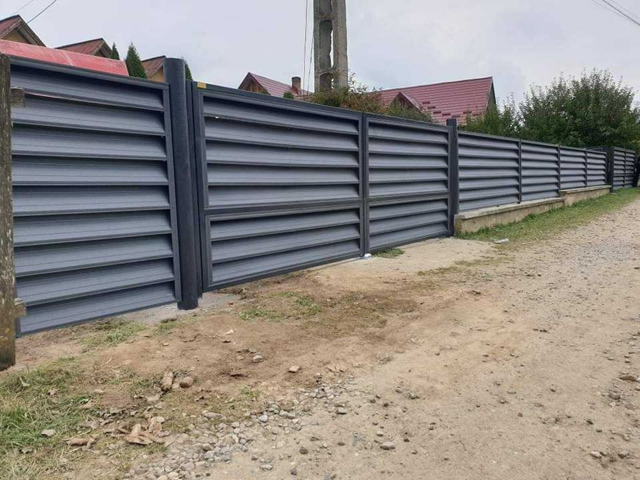 Garduri din panouri stil jaluzele, sipca metalica, tabla, plasa si BCA