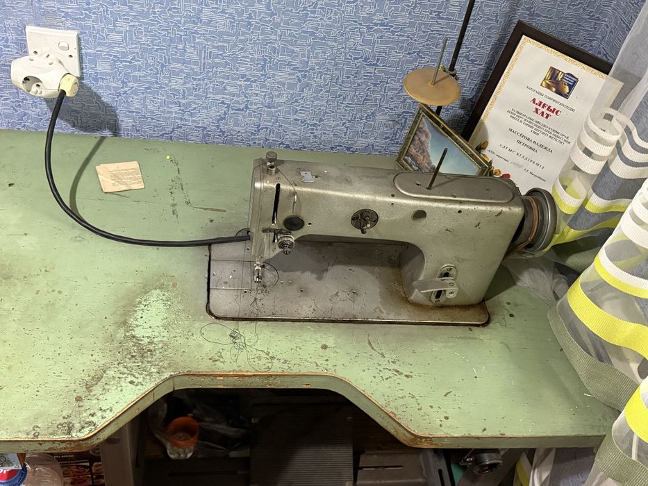 Продам швейную машинку