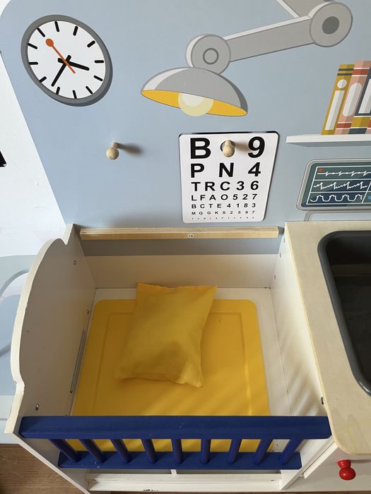 Докторска клиника дървена