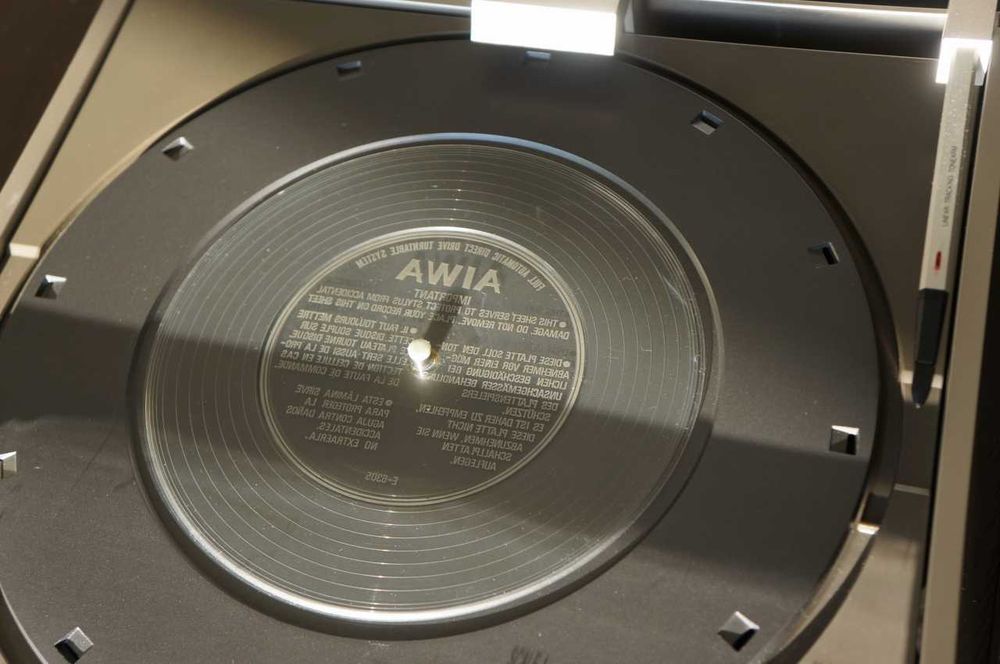 Тангенциален грамофон AIWA LX-100
