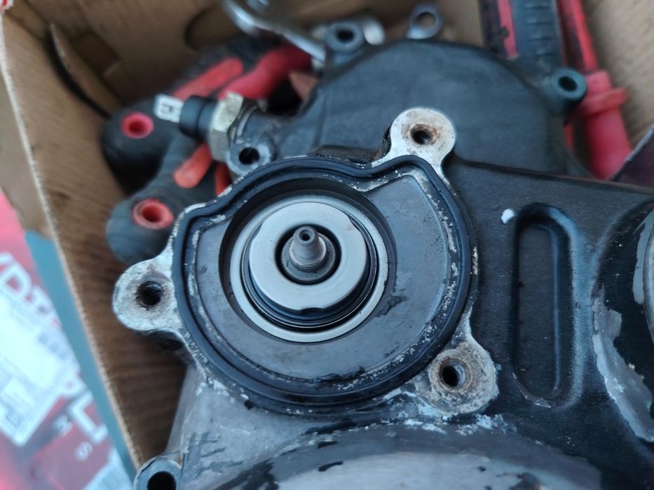 Capac filtru ulei si capac Pompă de apă Aprilia RS4 125 2014-2024