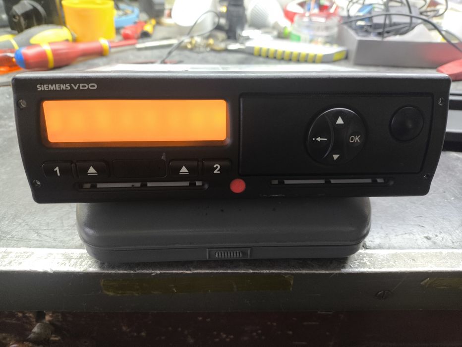 Цифров тахограф Siemens VDO 1381 Mercedes-Benz версия 1.0 на 12 волта