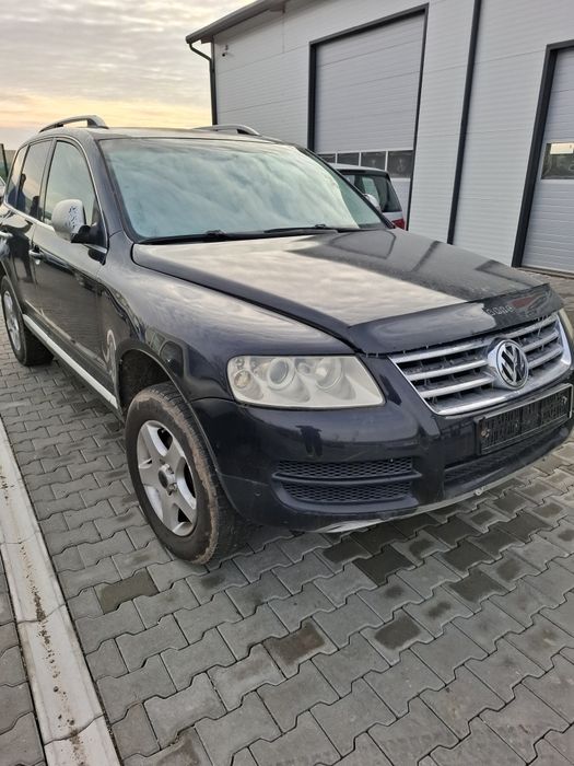 Vand capota,bara,far,usi Touareg