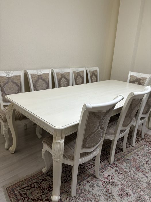 Гостиный стол со стульями
