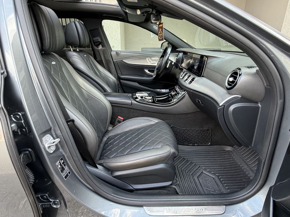 Mercedes E klass 2018 350d•Pano•Designo •4Butoane•Suspensie•Variante