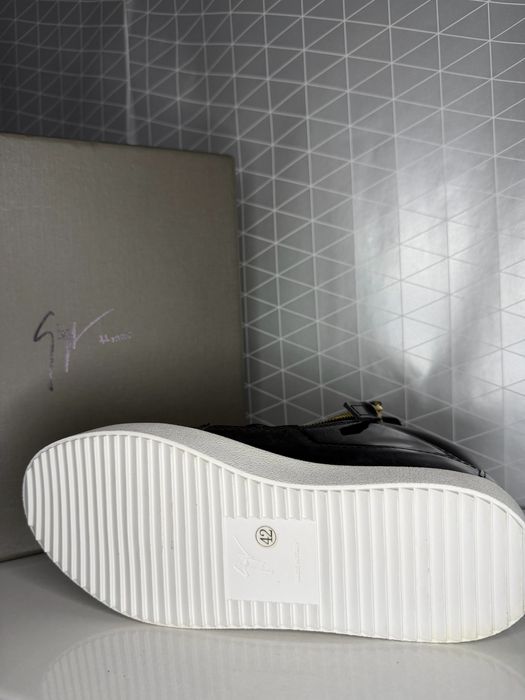 Giusepe Zanotti Black White 42