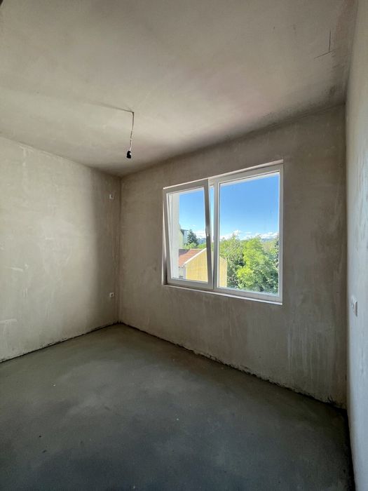 Четиристаен апартамент с 2 гаража