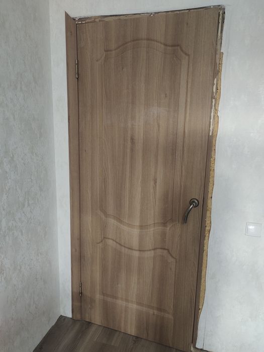 Есік б/у. Двери б/у