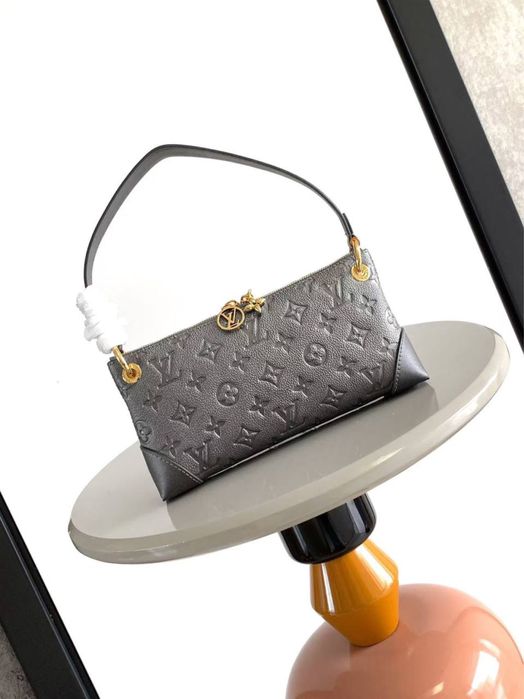 Geanta Louis Vuitton