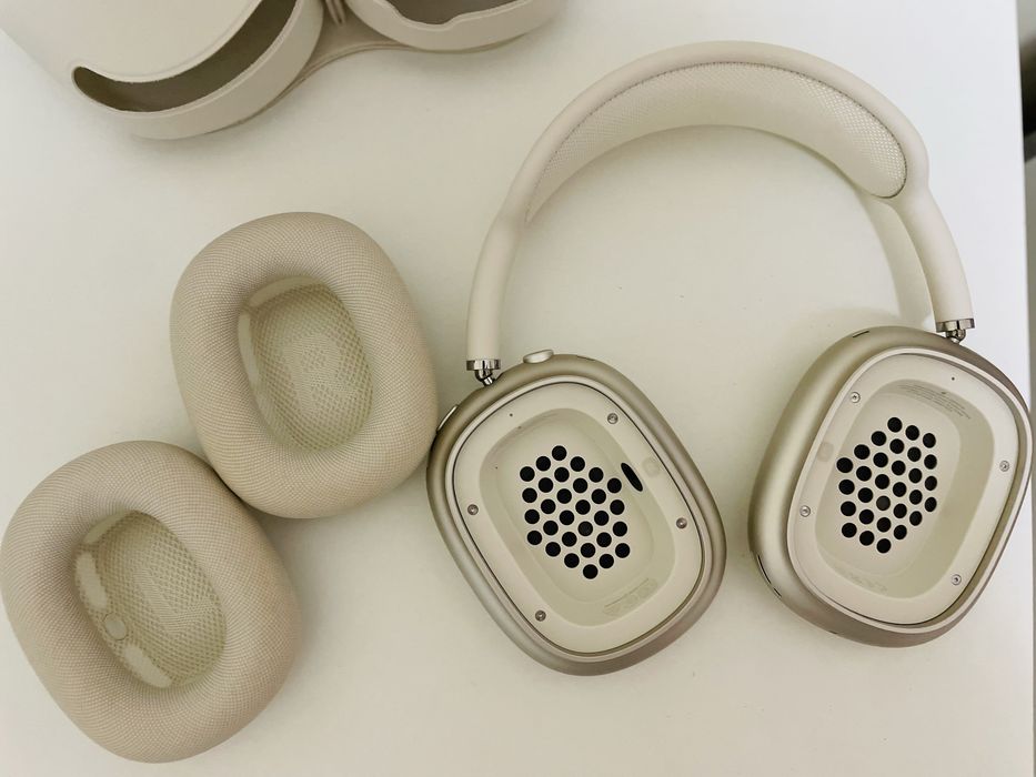 AirPods Max б/у почти новый