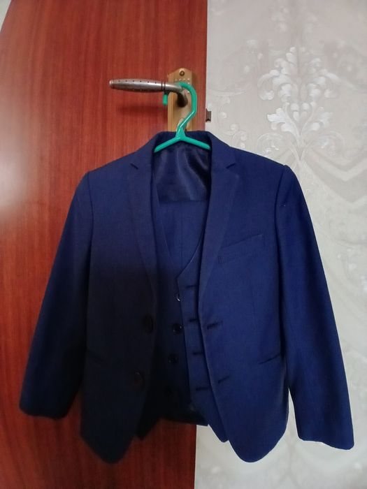 Продам  школьную  форму