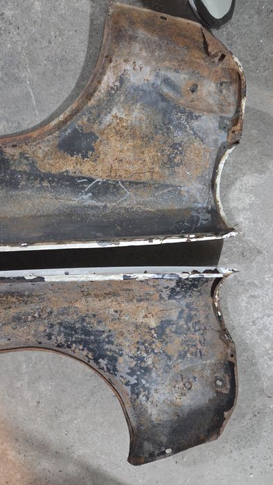 Aripi față Dacia 1300