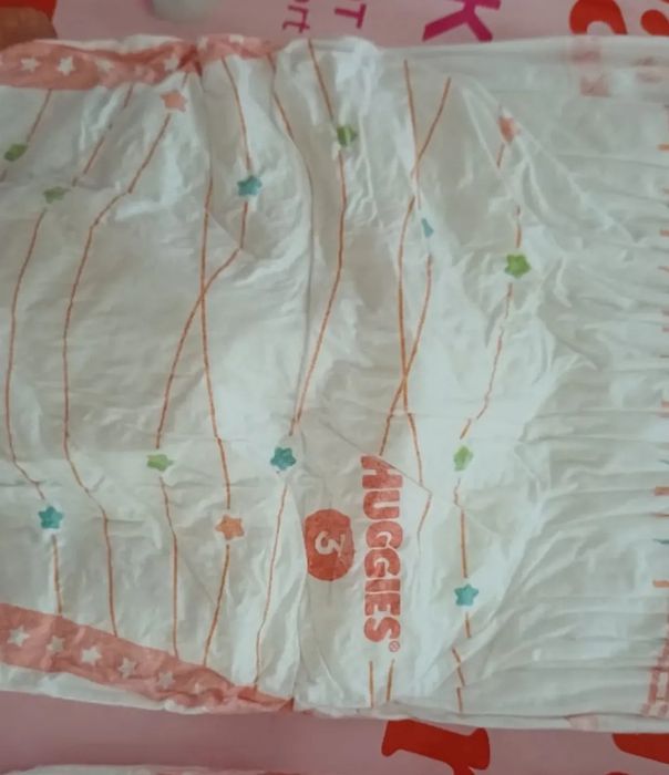 Продам памперсы HUGGIES для девочек