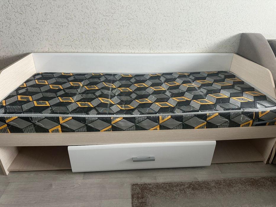 Мебель для спальни  Кровать