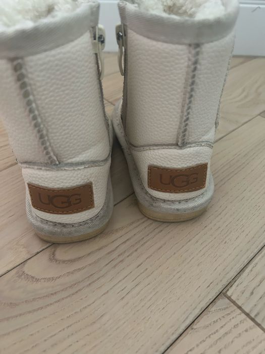 Продам угги 22 рр