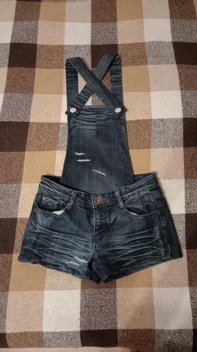 Продам джинсовый комбинезон