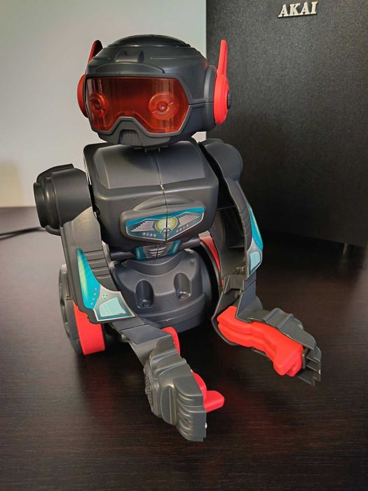 Robot STEM ca nou! 8 +