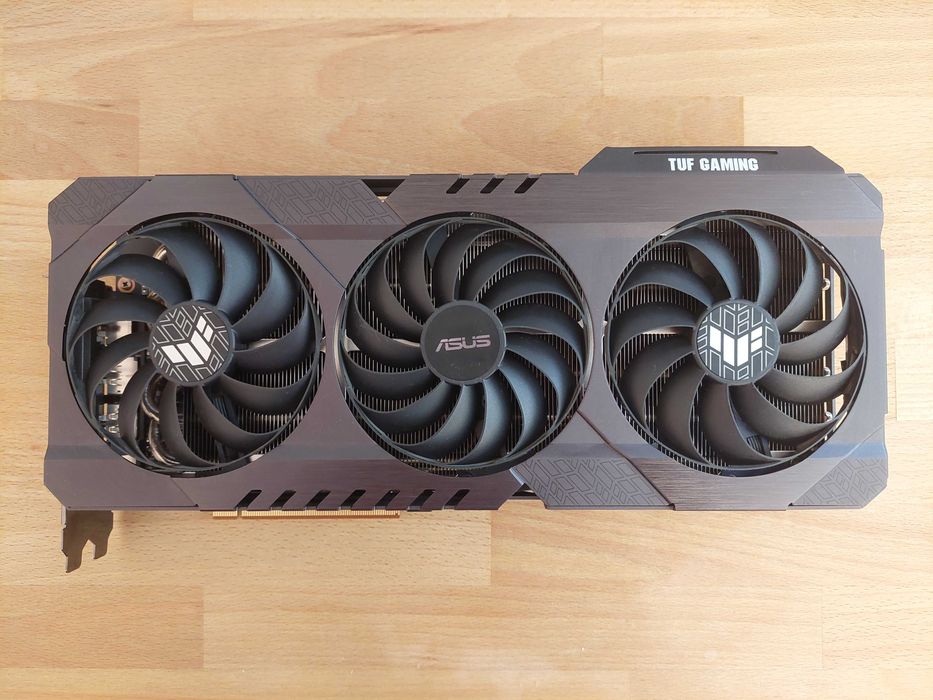 Продавам видео карта Asus TUF Gaming OC RX 6800 XT