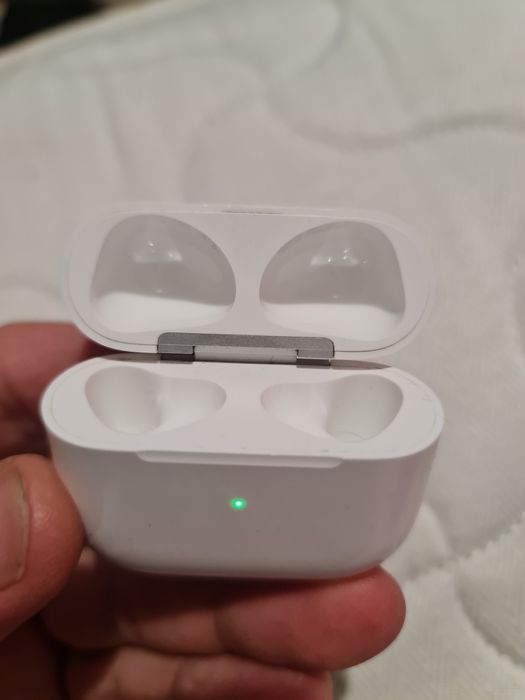 Case (carcasa ) airpods 3 cu încărcare wifi