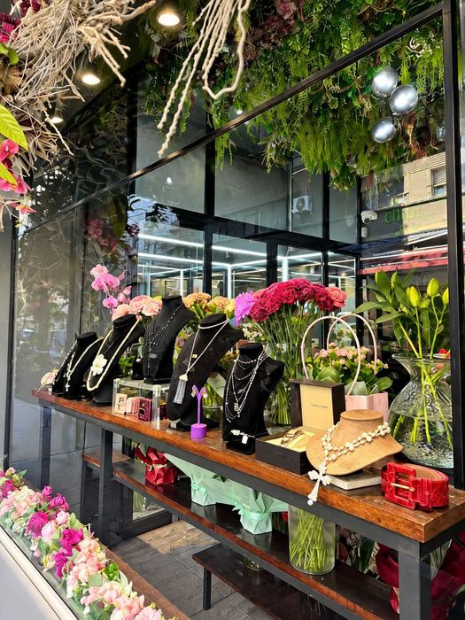 Florarie și magazin de bijuterii de vânzare – Centrul Vechi București
