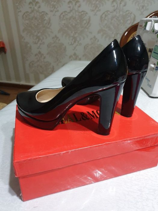 Туфли чёрные с удобным каблуком