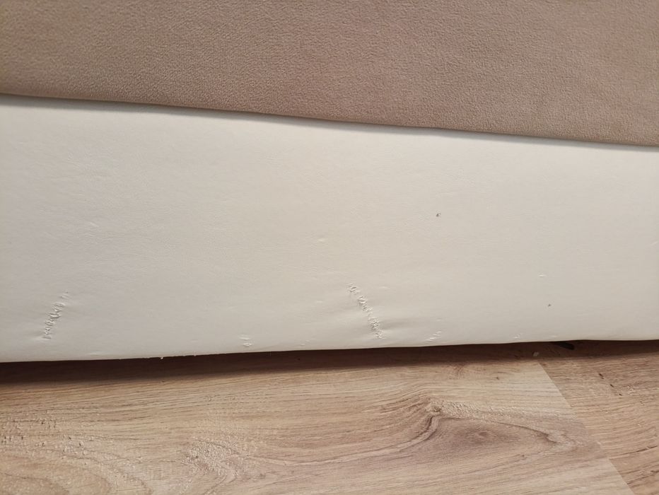 Голям ъглов бежов диван