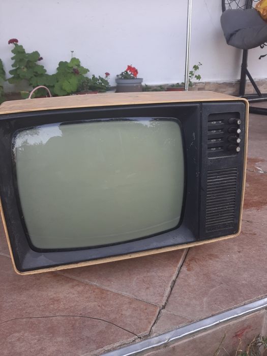 Televizor Junoszt din 1990 (ANTICHITATE)