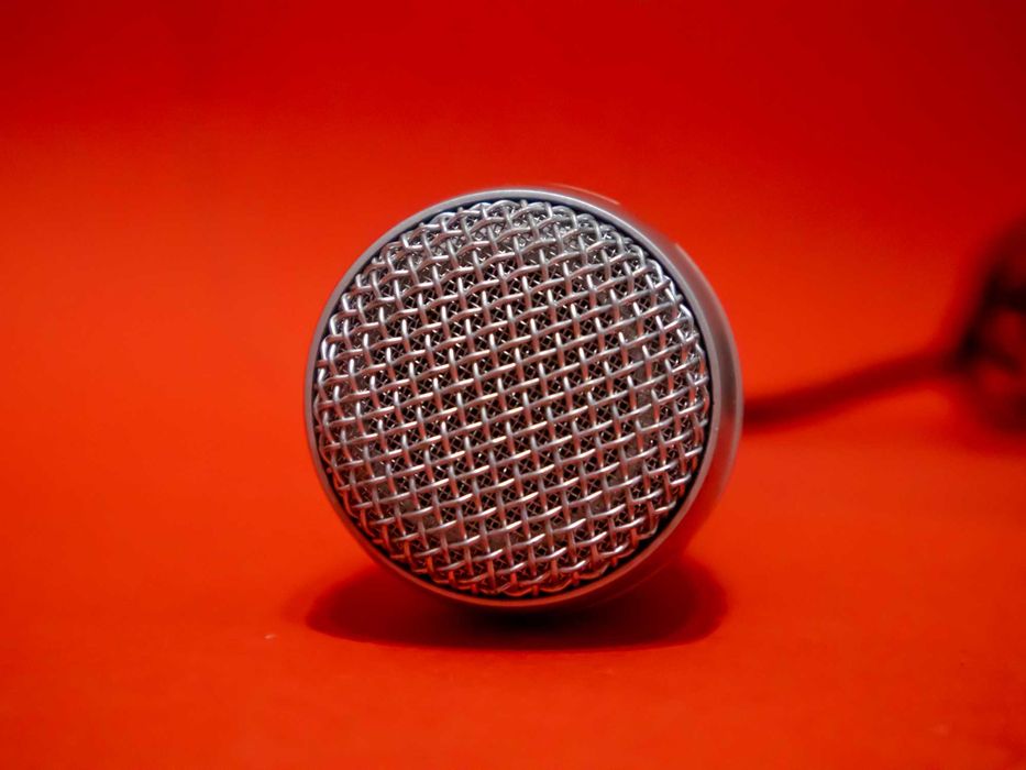 HITACHI HMP 505 Динамичен микрофон с XLR връзка за караоке, вокали и аудио запис