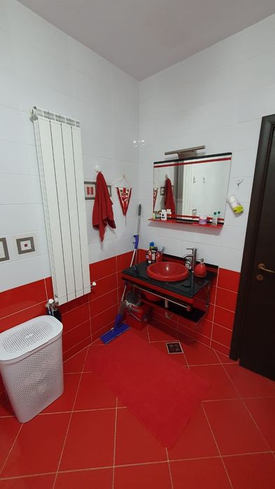 Vând apartament 3 camere