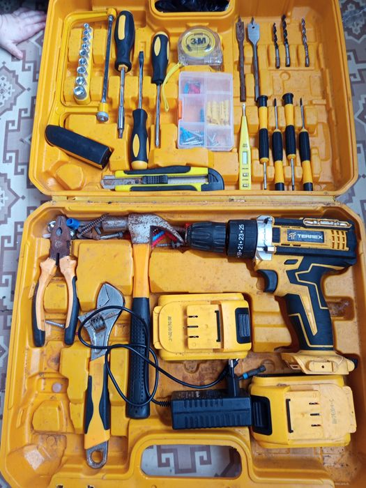 Продам дрель аккумуляторнаую