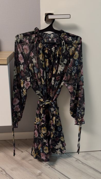 Короткое платье цветочное