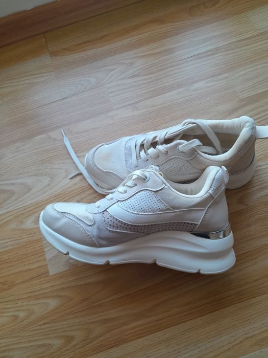 Продавам маратонки