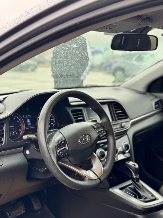 Продам Hyundai Elantra 2019
