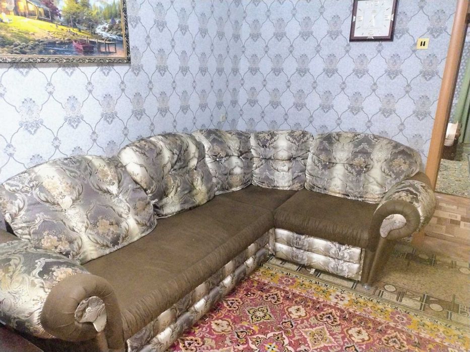 Продам угловой диван с креслом