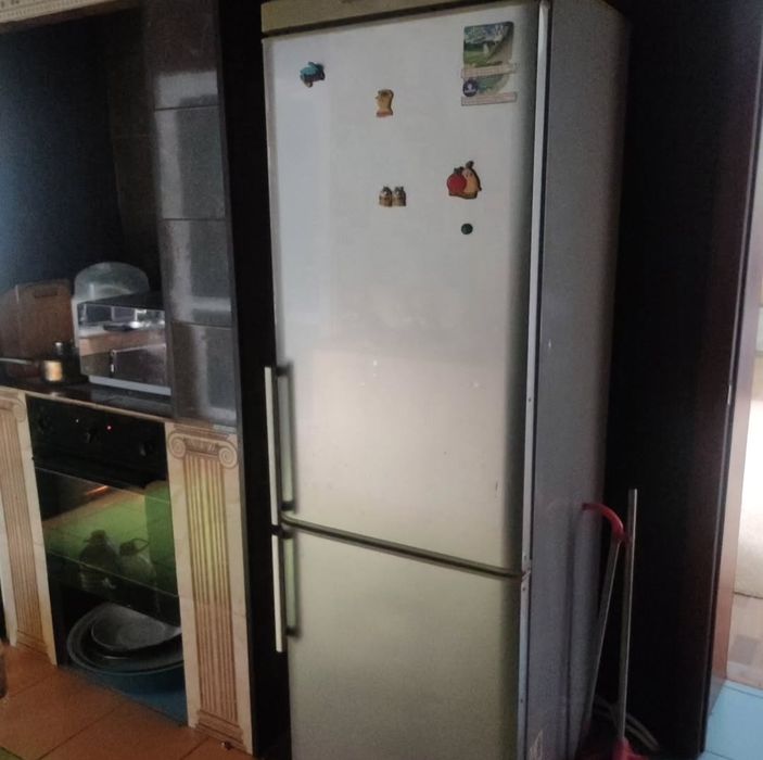 Продам двухкамерный холодильник