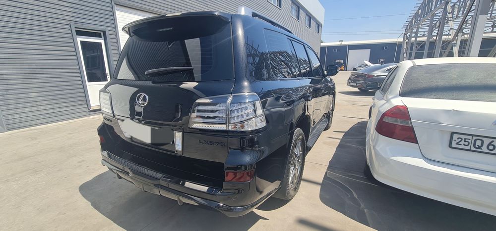 Lexsus LX570 qora