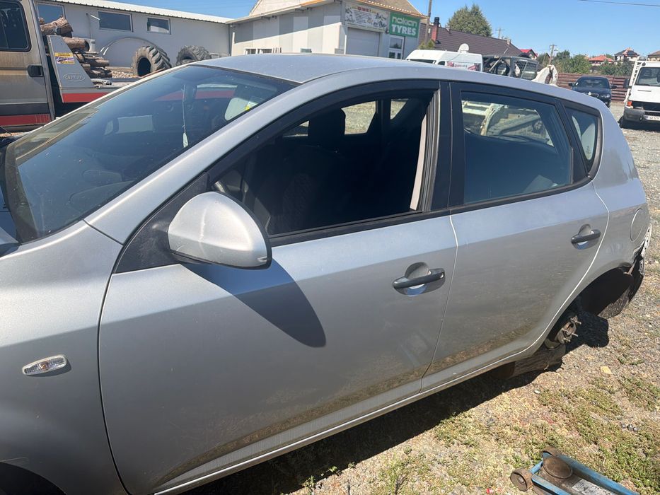 Dezmembrez Kia ceed 2009 1.6 benzină